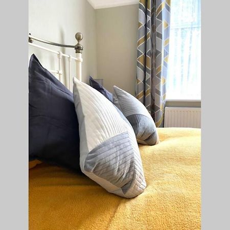 Spacious 2 Bed Apt Sleeps 4 Near Bournemouth Beach מראה חיצוני תמונה