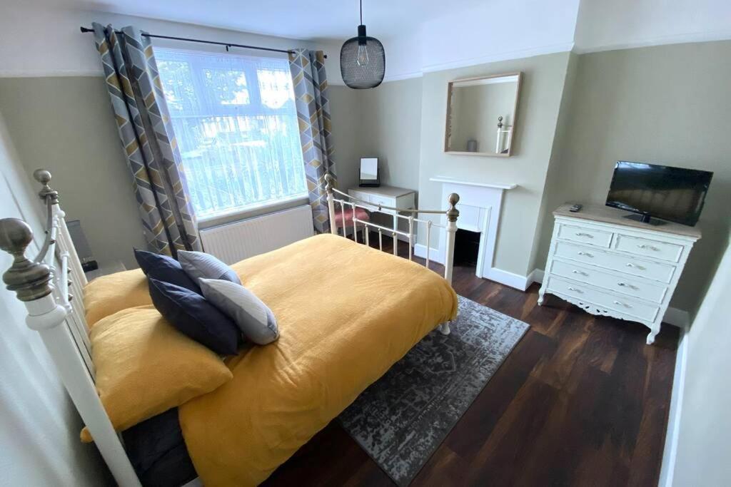 Spacious 2 Bed Apt Sleeps 4 Near Bournemouth Beach מראה חיצוני תמונה