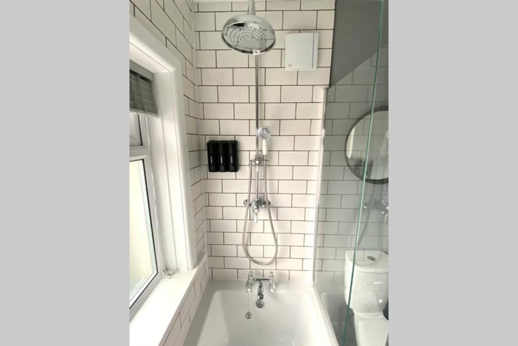Spacious 2 Bed Apt Sleeps 4 Near Bournemouth Beach מראה חיצוני תמונה