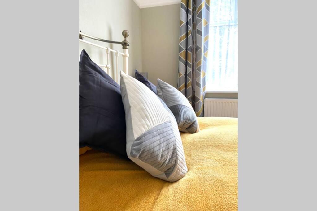 Spacious 2 Bed Apt Sleeps 4 Near Bournemouth Beach מראה חיצוני תמונה