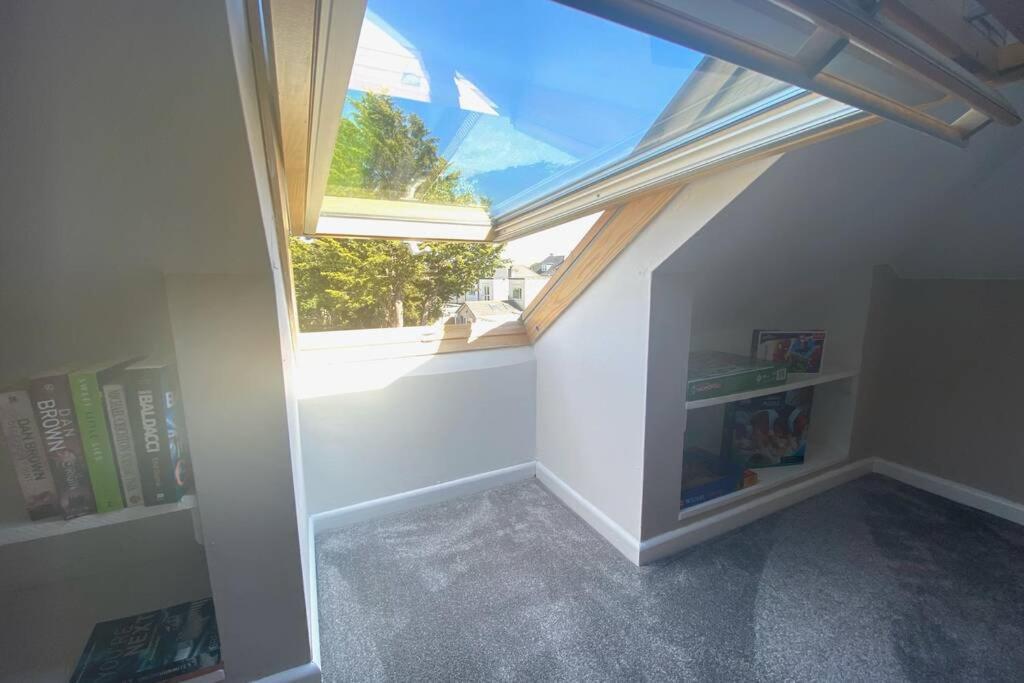 Spacious 2 Bed Apt Sleeps 4 Near Bournemouth Beach מראה חיצוני תמונה