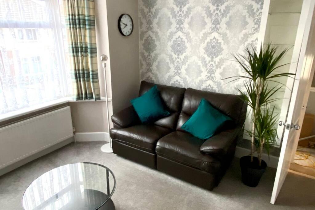 Spacious 2 Bed Apt Sleeps 4 Near Bournemouth Beach מראה חיצוני תמונה