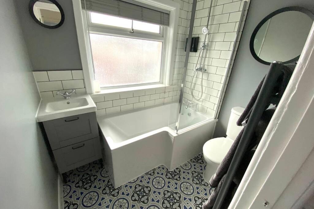 Spacious 2 Bed Apt Sleeps 4 Near Bournemouth Beach מראה חיצוני תמונה