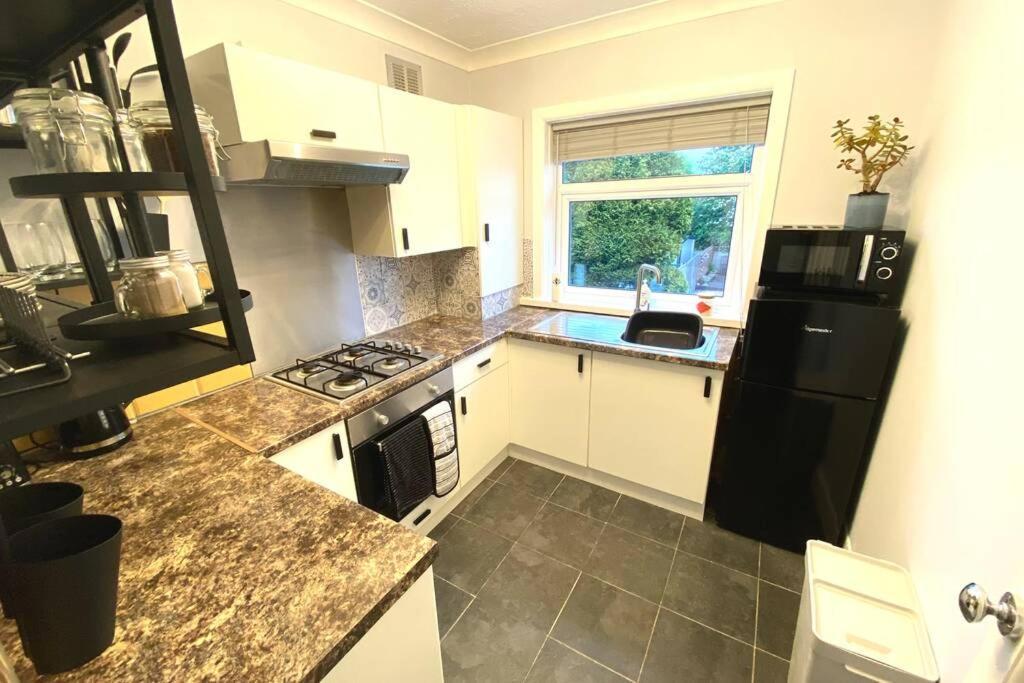 Spacious 2 Bed Apt Sleeps 4 Near Bournemouth Beach מראה חיצוני תמונה